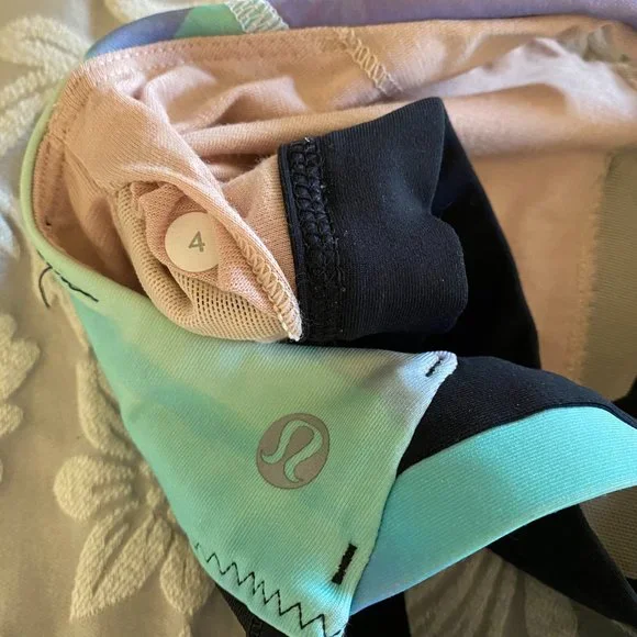 Lululemon Seawheese 2014 Run: Stuff Your Bra II SIze 4 - Picture 5 of 5